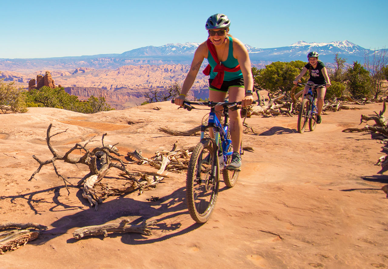 Mountain bikers at Dead Horse Point State Park.